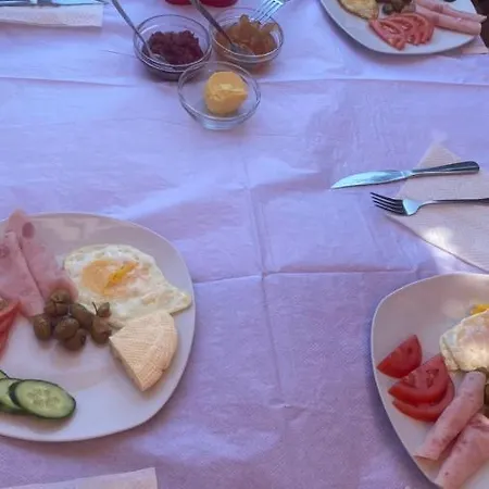 Bar Restorant Kristal بيت ضيافة *