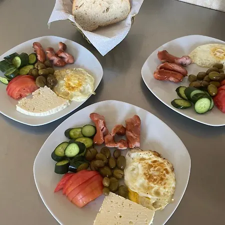 بيت ضيافة Bar Restorant Kristal تيرانا